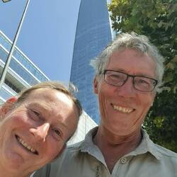 Im Hintergrund: Gran Torre Santiago, mit ca. 300m das höchste Gebäude Südamerikas