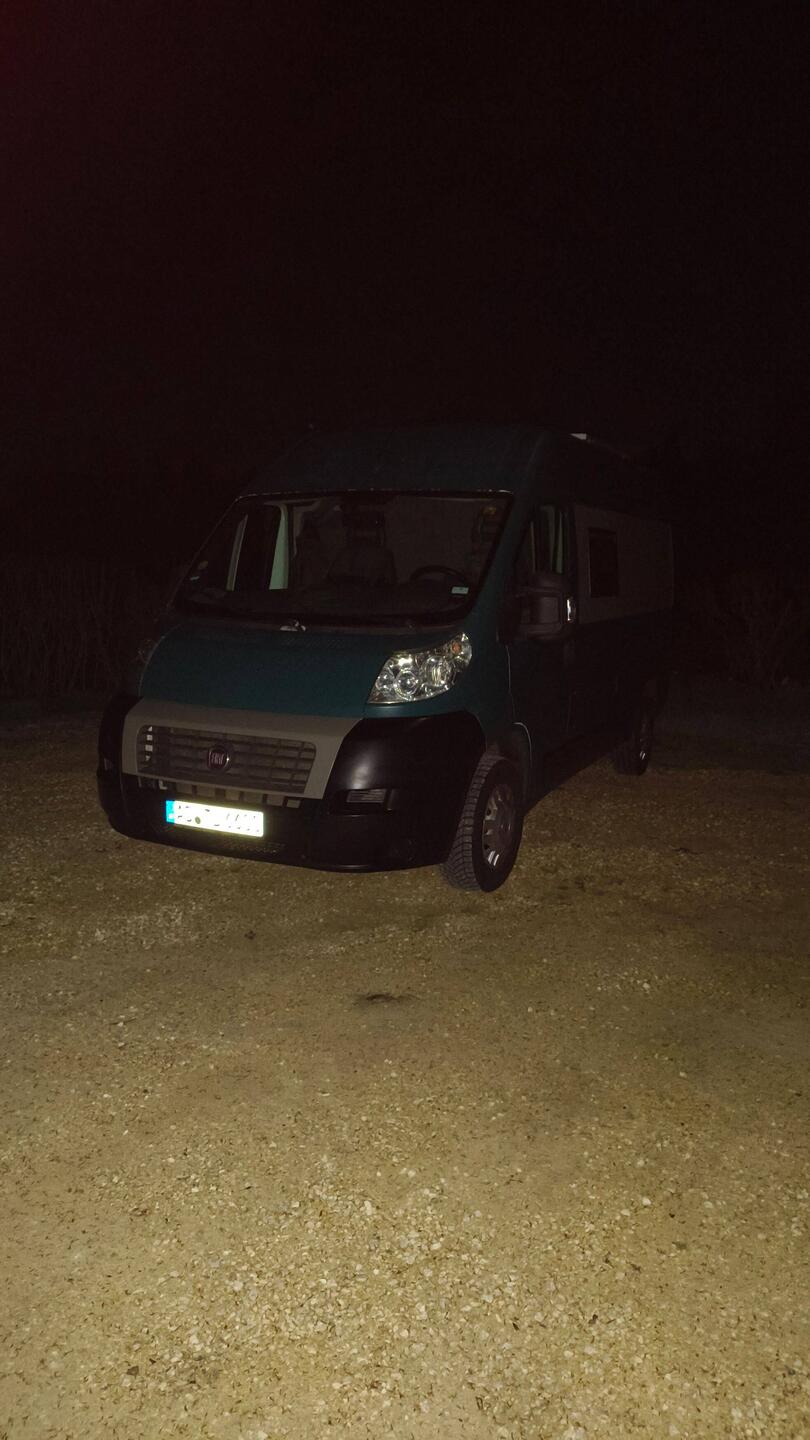 Offizieller Stellplatz im Dunkeln