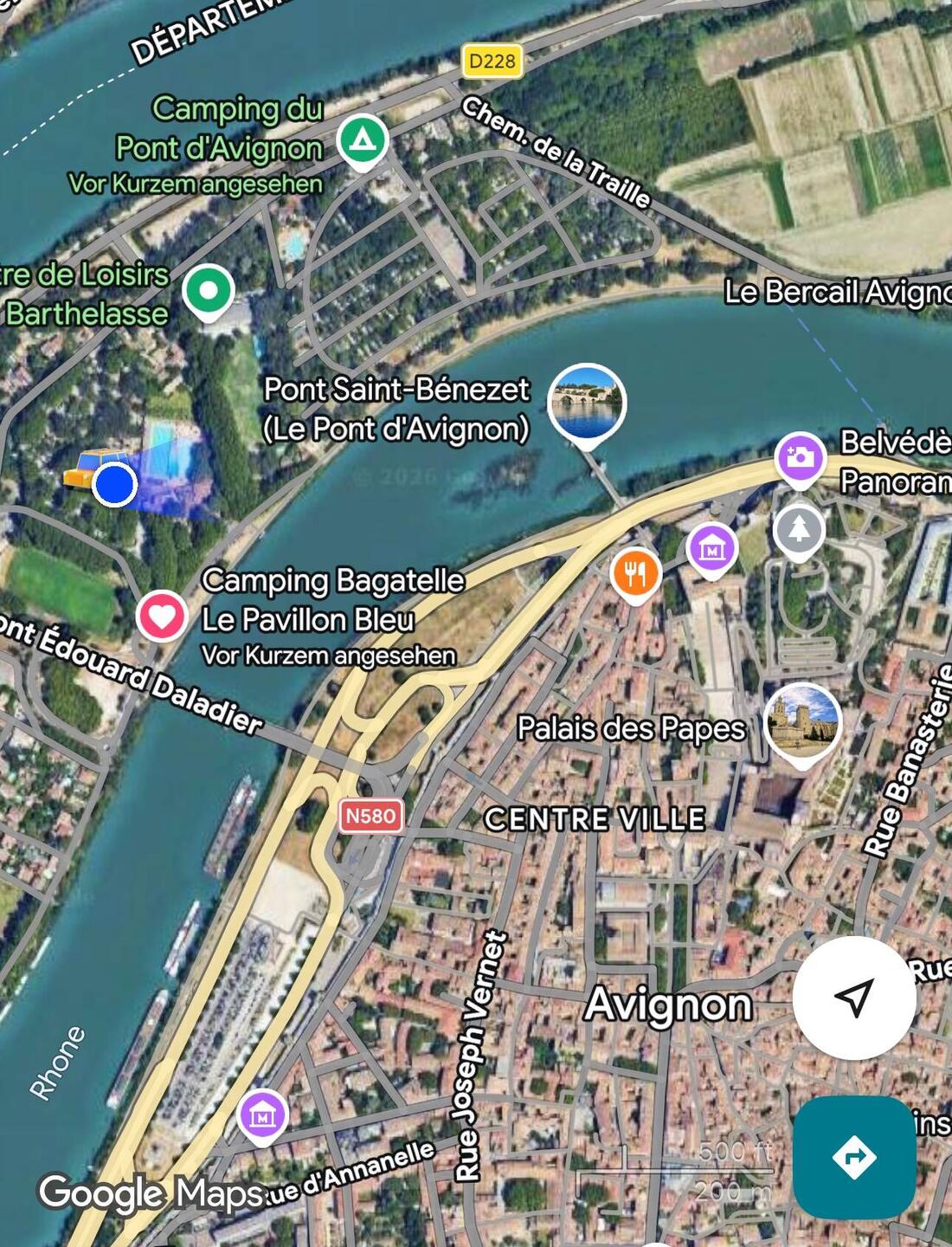 Camping auf der Rhone-Insel gegenüber des Papst-Palastes