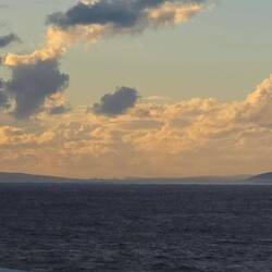 Rechts der südlichsten Punkt und hinten das Kap der Guten Hoffnung