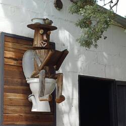 zum stillen Örtchen