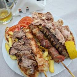 Derniers goûts grecs avant d'embarquer. A demain en Italie !