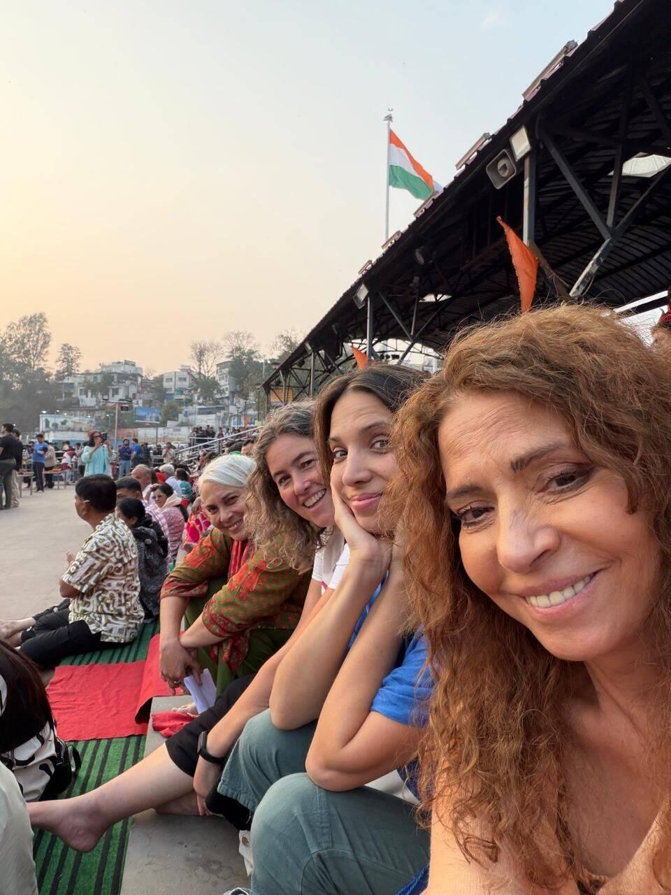 Esperando que empiece la ceremonia.