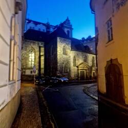 Gässli wos langsam dunku wird