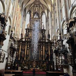 1. Chile vo innä, die isch ignwie 5 Stöck höch gsii und aui Figure wome da gseht si läbänsgross