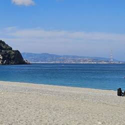 Im Hintergrund Messina Sicilien