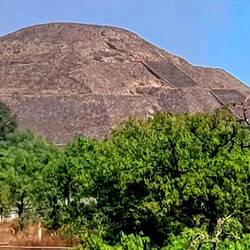 Mondpyramide mit Aussichtsterasse