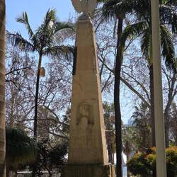 Ein Denkmal, das dem berühmten Dichter und Journalisten Salvador Rueda Santos gewidmet ist,