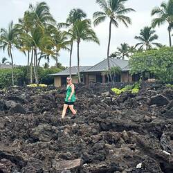 Eiin kurzer Weg durch Lavagestein...