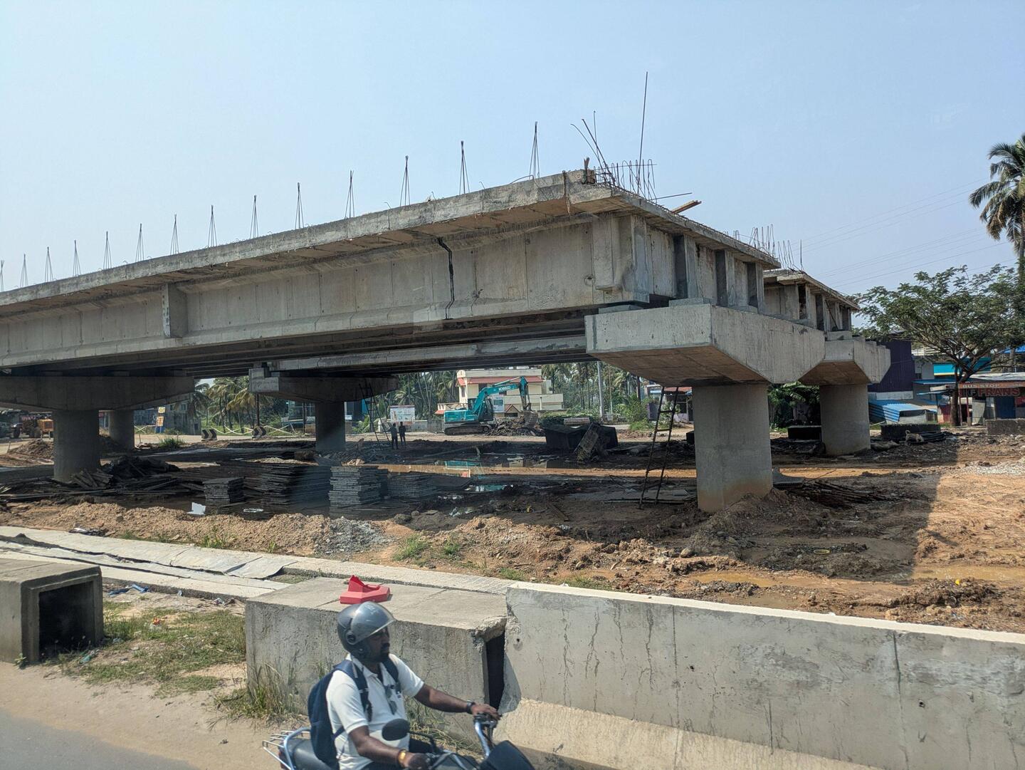 Wieder vorbei an Baustellen