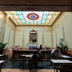 ...nette Bar daneben