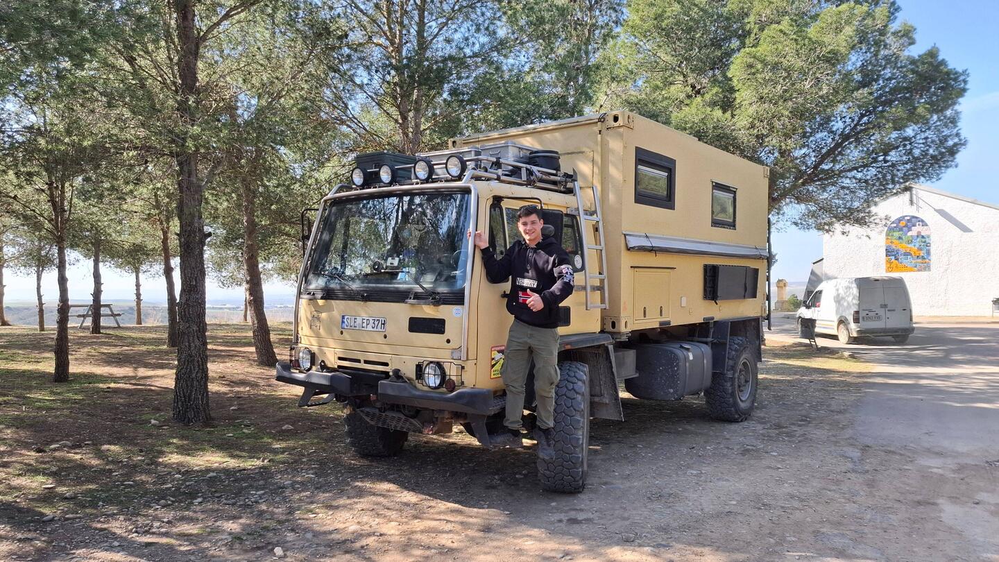 ...der LKW hat es Mario angetan