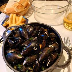 Mussels braised in white wine & herbs
