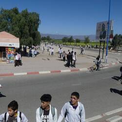 Viel ist nicht los auf den Straßen... die Kinder haben Schulschluss