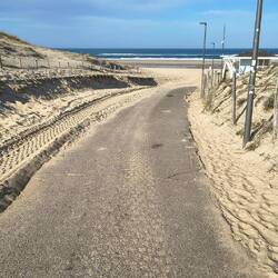 Immerhin der Zugang zum Strand ist geräumt