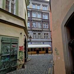 Immer widr bini erstuunt wie schöni Hüser ume Egge ume uftouche aube