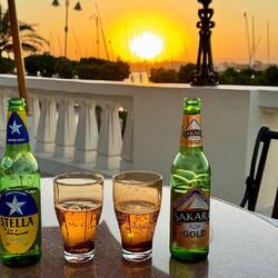 Sonnenuntergang auf der Hotelterrasse