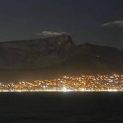 Der Tafelberg im Dunkeln