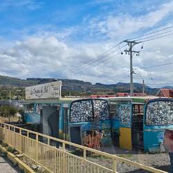 Ausrangierte Busse werden recht häufig als Imbiss-Bude oder Kaufmannsladen genutzt
