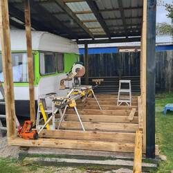 Es regnet andauernd - gut dass ein Dach da ist