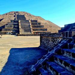 Mondpyramide mit Plattform