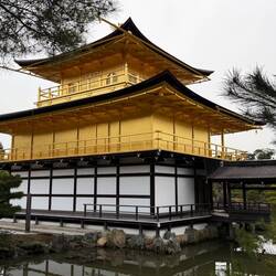 The bottom level is for the Royal court, it's not gold - guess where the shogun was? Floor 2!