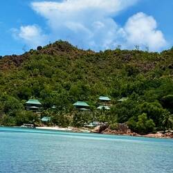 Vår lilla resort sett från havet.