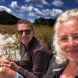 Lunch am Taputaputa Strand