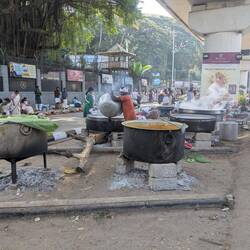 Hier kocht man die großen Portionen, die nachher verteilt werden