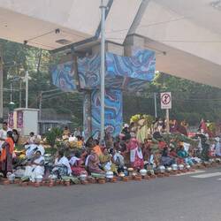 Überall am Straßenrand wird gekocht