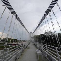Hängebrücke, wieder aufgebaut nach Sturm