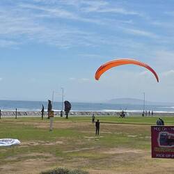 Gleitschirmflieger landen hier nach dem Flug vom Signal Hill