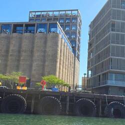 Das Museeum für moderne Kunst von hinten