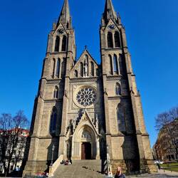 St. Ludmilla (Bazilika sv. Ludmily), ou leid prunktvou im innerr, ha abr ke Fotos dörfe mache