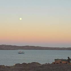 Mond ist auch noch da