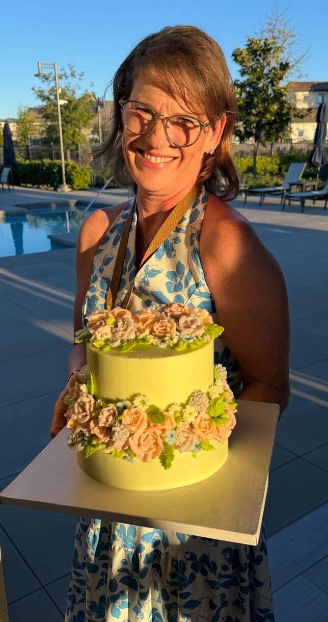 YES, Lisa MADE her own cake!!!