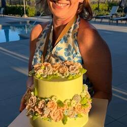 YES, Lisa MADE her own cake!!!