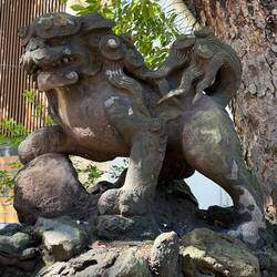 Love the statues guarding the shrine.