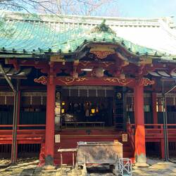 We finally made it to Akasaka Hikawa Shrine, right across from Darren's apartment!