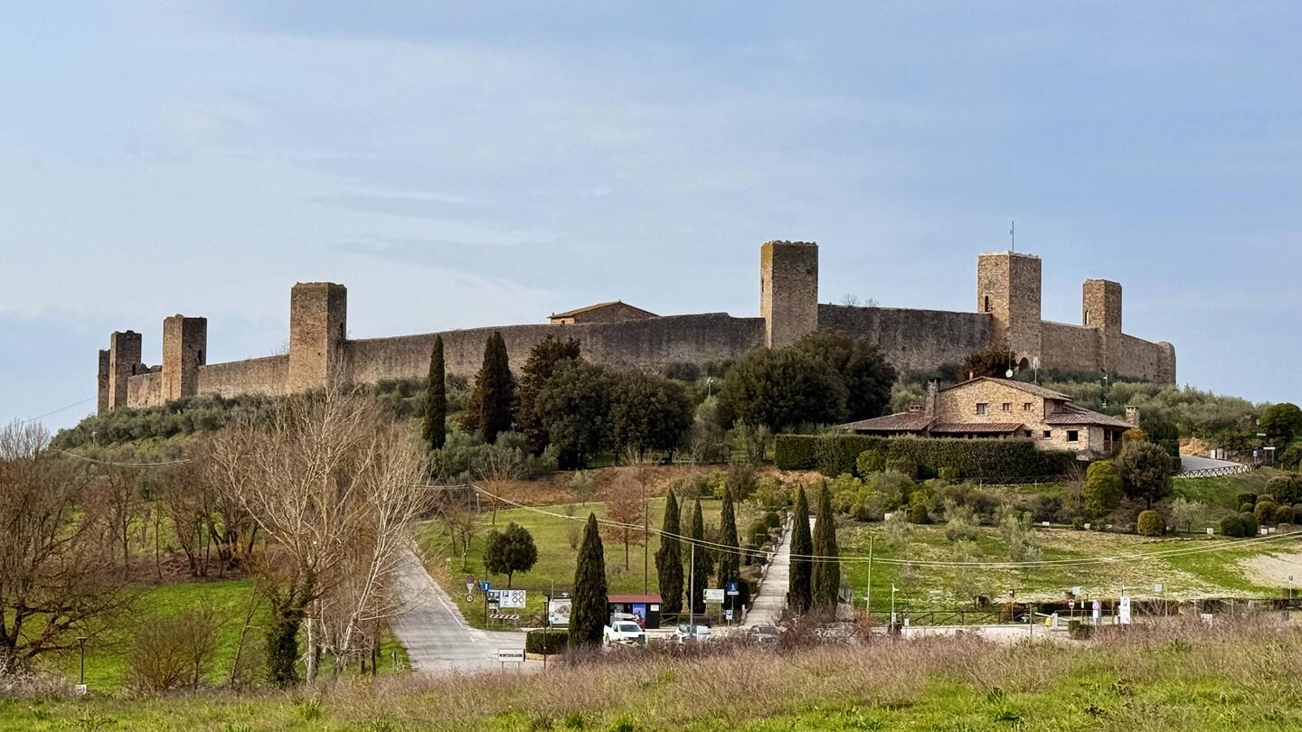 Monteriggioni mit seinen 14 Wehrtürmen.