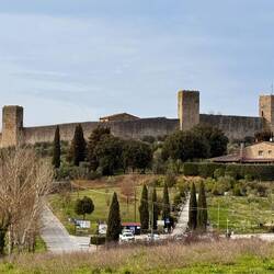 Monteriggioni mit seinen 14 Wehrtürmen.