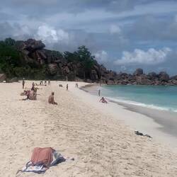 Ganska mycket folk, men vacker strand!