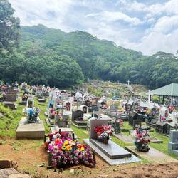 Vi passerade den lokala begravningsplatsen