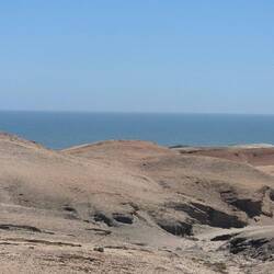 Fahrt durch wüstenähnliches Gelände