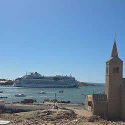 Die AIDA im Hafen von Lüderitz