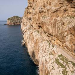 Auf der Treppe entlang der Steilküste