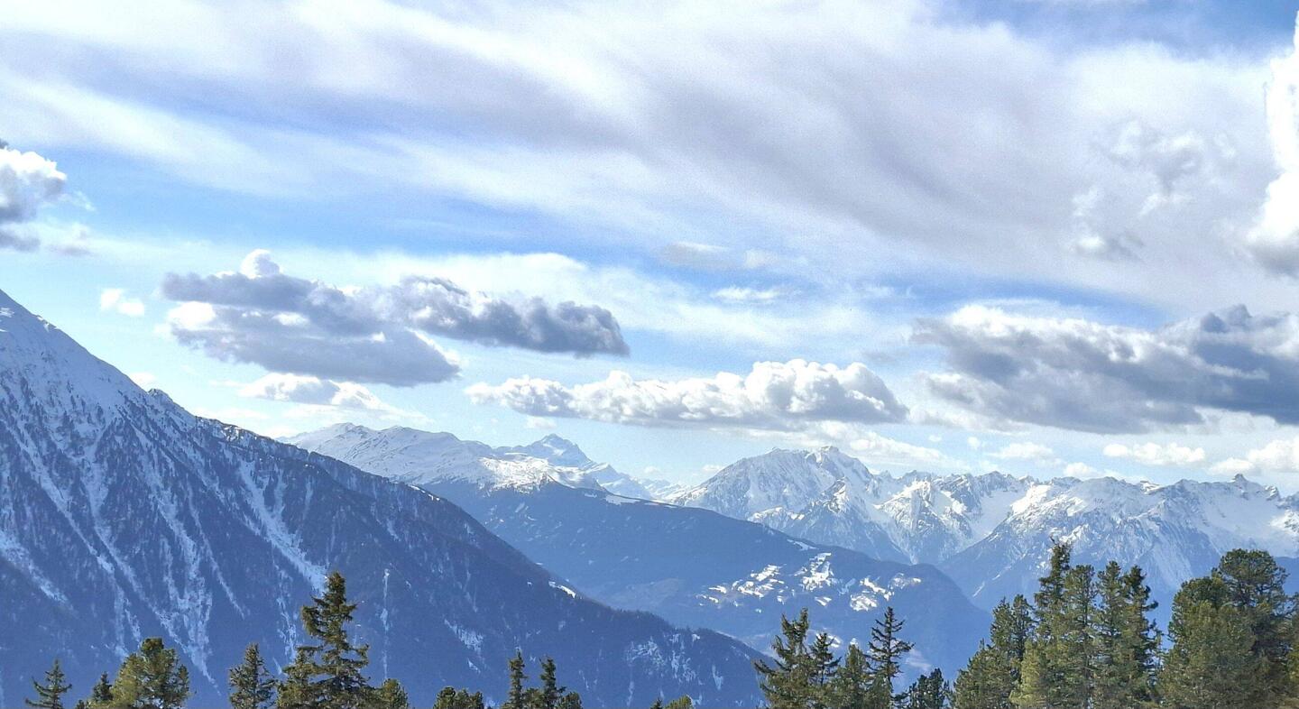 Schönes Wetter. Erst 16 Uhr Zug es zu und es schneite ein wenig.