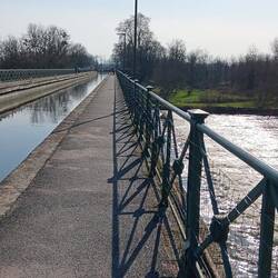 Hier kreuzt der Kanal die Loire