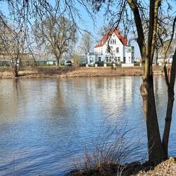 Im Hintergrund der Stellplatz mit Ole.