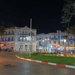 Hier dann fündig geworden und gut gespeist.